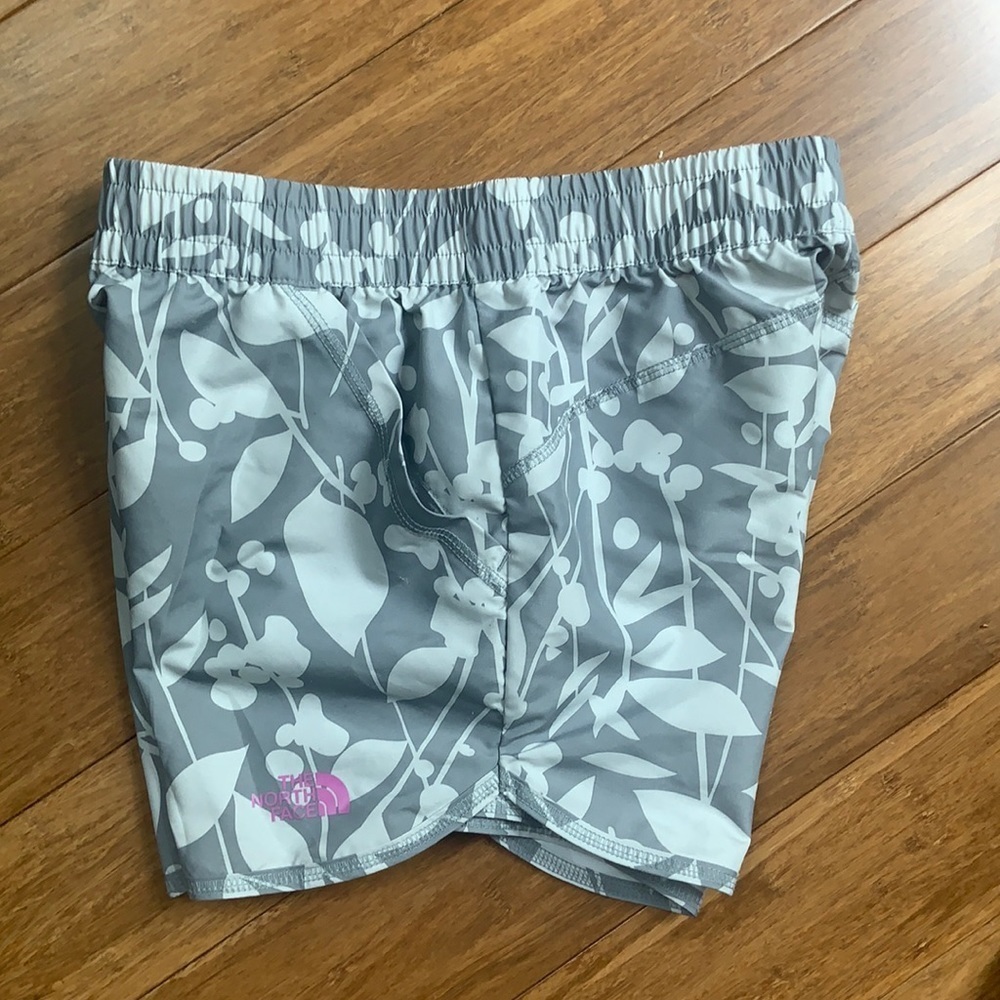 NEW NORTH FACE Flashdry Girls shorts sz 14/16